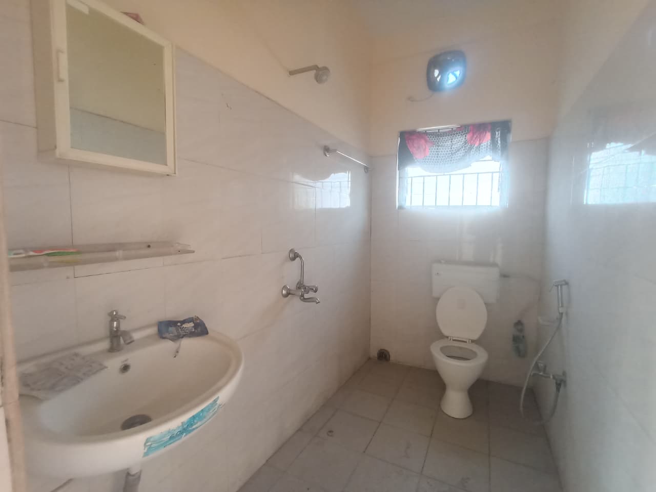 Unfurnished 3bhk in Kahilipara, Guwahati, Assam, India for Rent